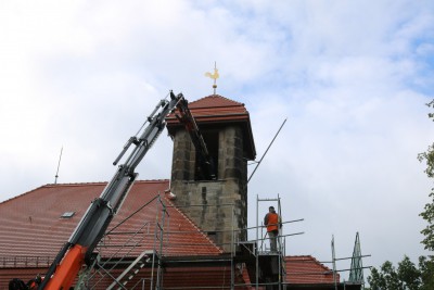 Einheben der kleinen Glocke